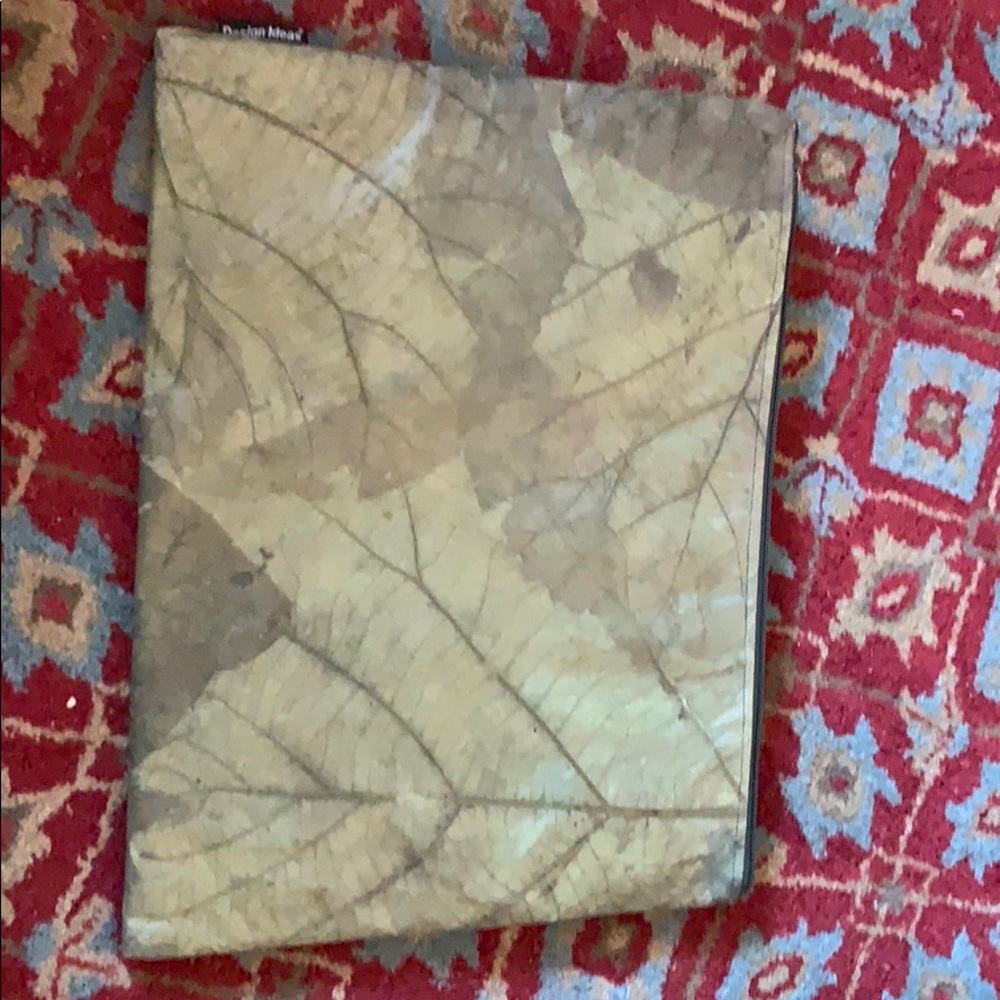 Leaf clutch purse
